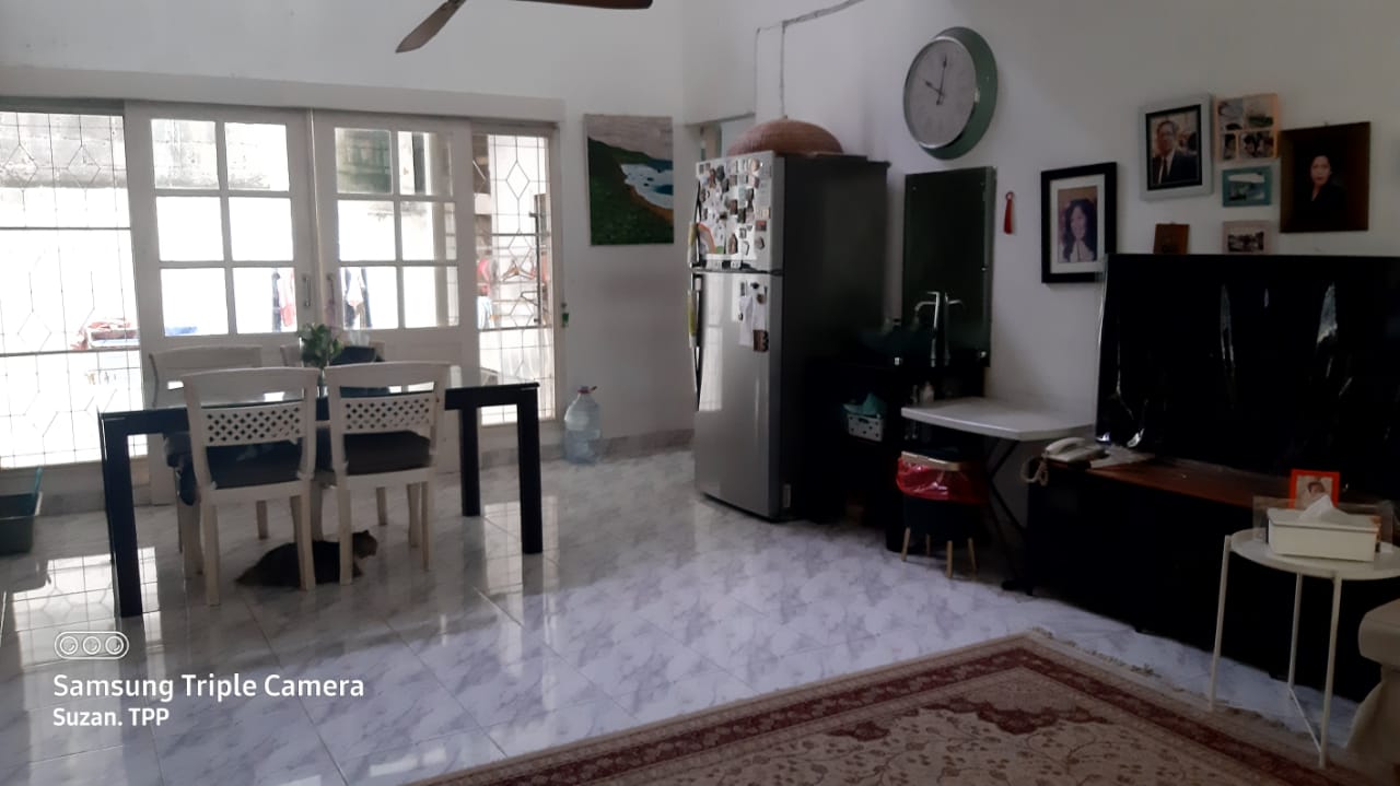 Rumah Dijual di Bintaro Sektor 3, Rumah 2 Lantai, Ada Backyard