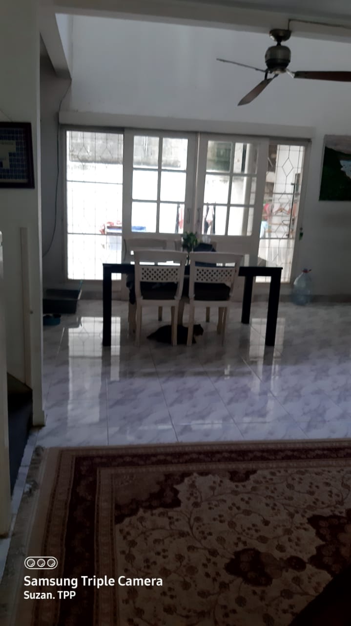 Rumah Dijual di Bintaro Sektor 3, Rumah 2 Lantai, Ada Backyard