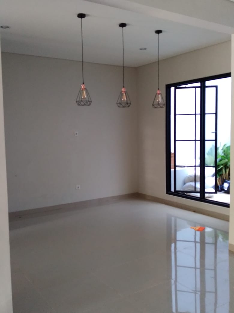 Rumah 2 Lantai Dijual di Villa Delima Lebak Bulus