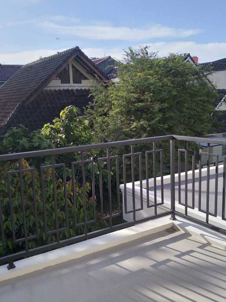 Rumah 2 Lantai Dijual di Villa Delima Lebak Bulus