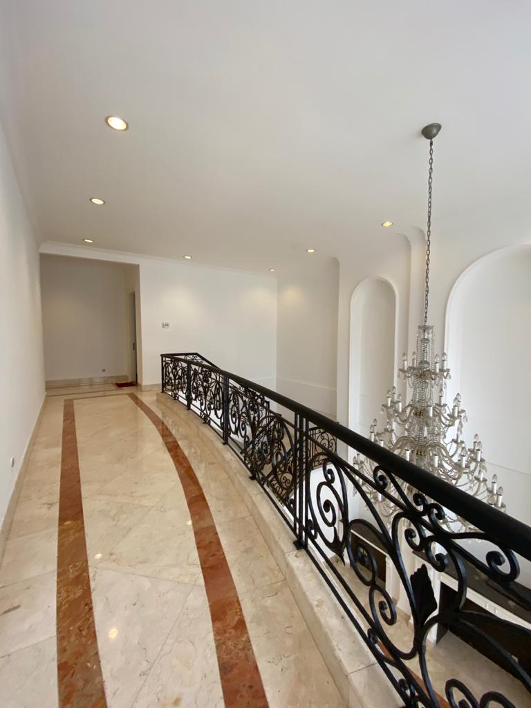 Dijual Rumah 2 Lantai di Lebak Bulus. Rumah Cantik Siap Huni, Ada Pool