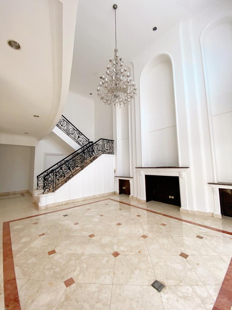 Dijual Rumah 2 Lantai di Lebak Bulus. Rumah Cantik Siap Huni, Ada Pool