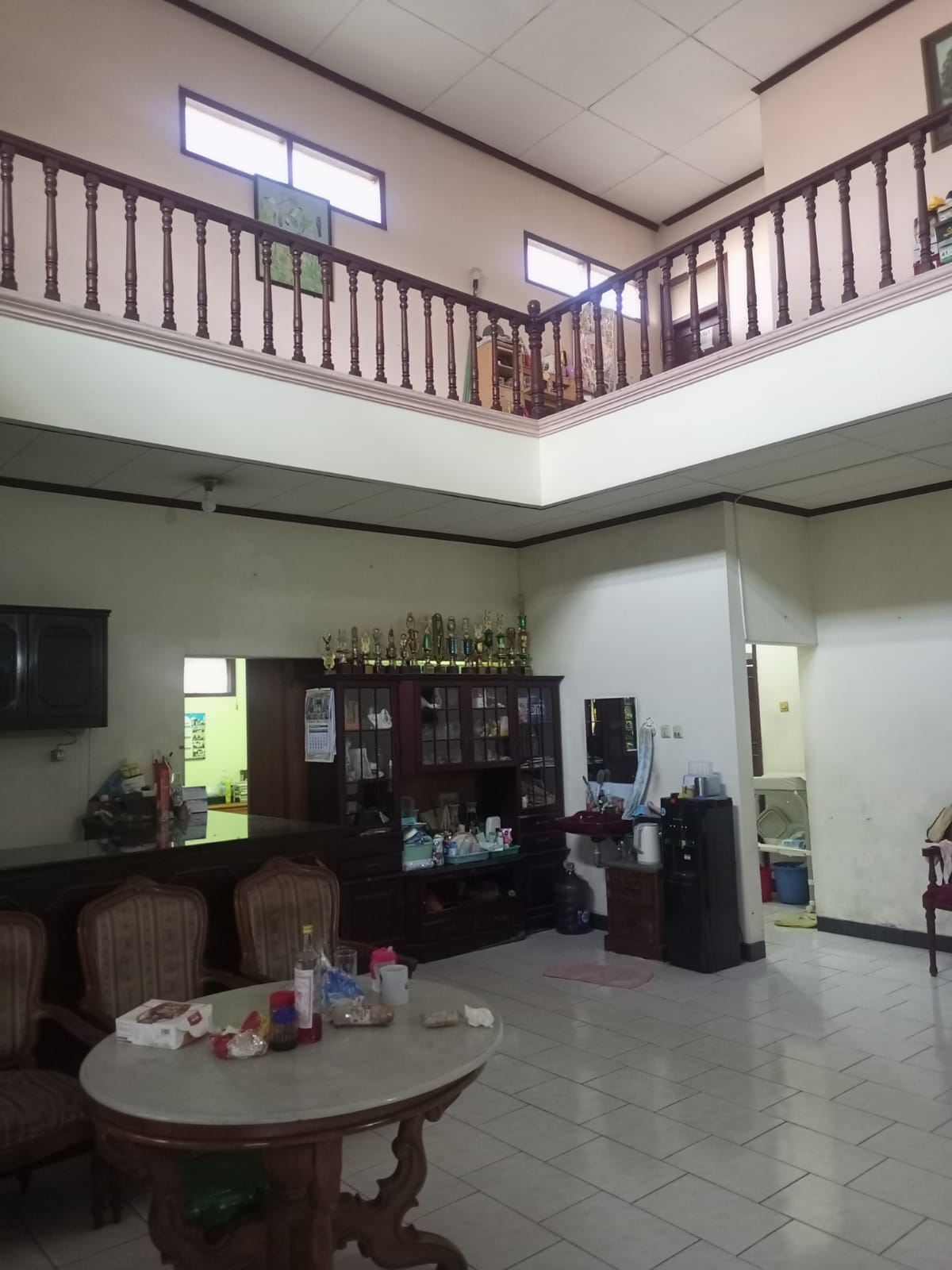 Rumah Dengan Halaman Luas di Lebak Bulus, Ada Kolam Ikan, Depan Bumi Karang Indah