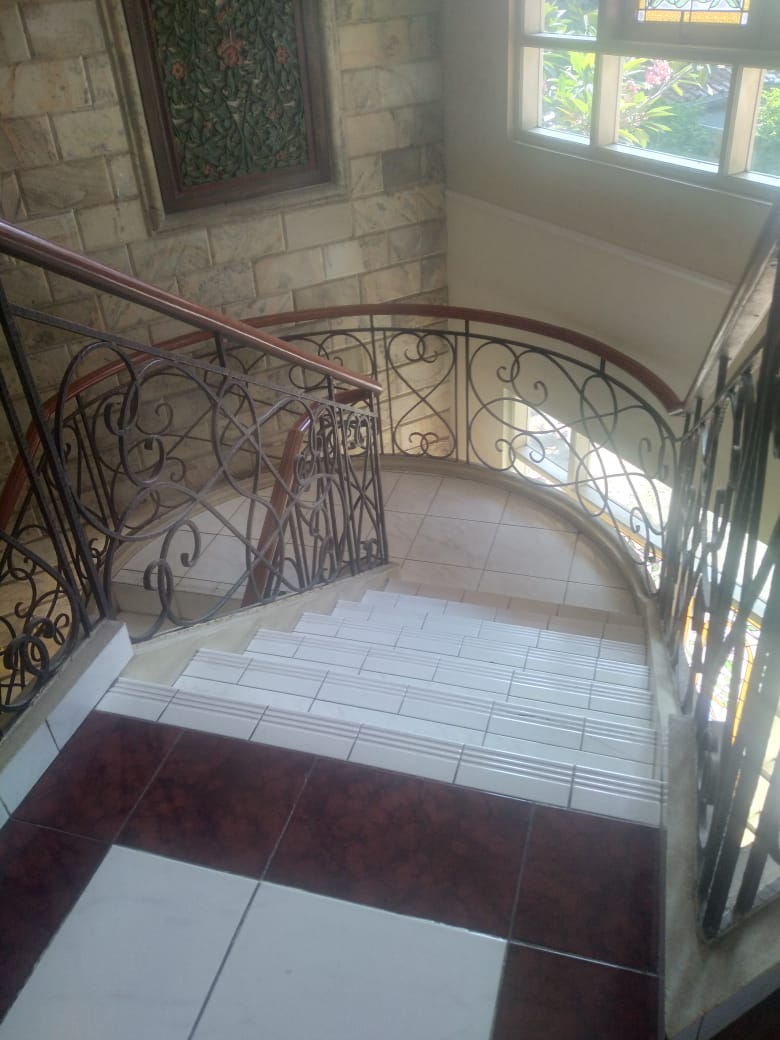 Dijual Rumah Kost, Guesthouse di Pejaten, Pasar Minggu, 2 Lantai