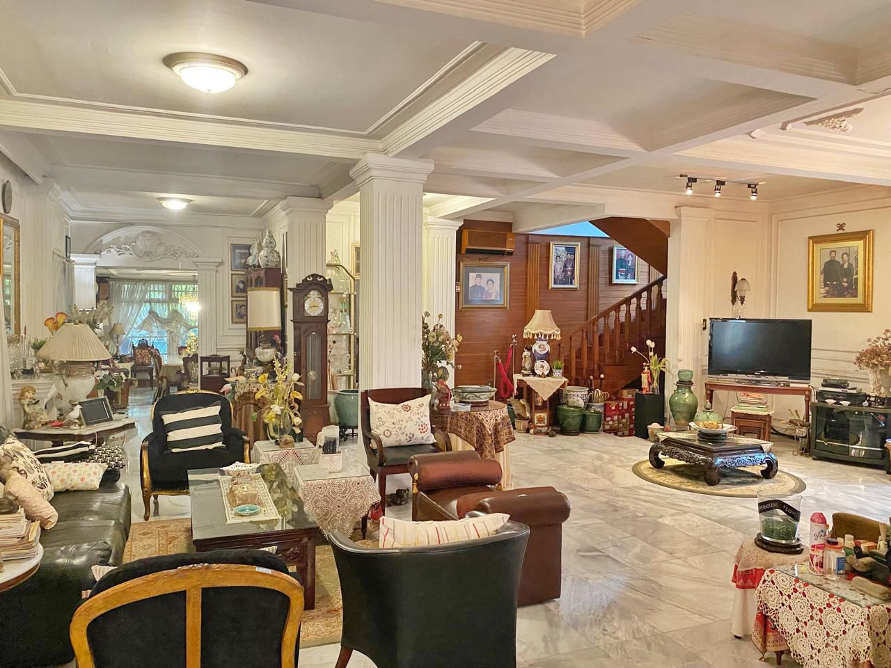 Rumah Dijual Di Tebet, 2 Lantai, Ada Kolam Renang