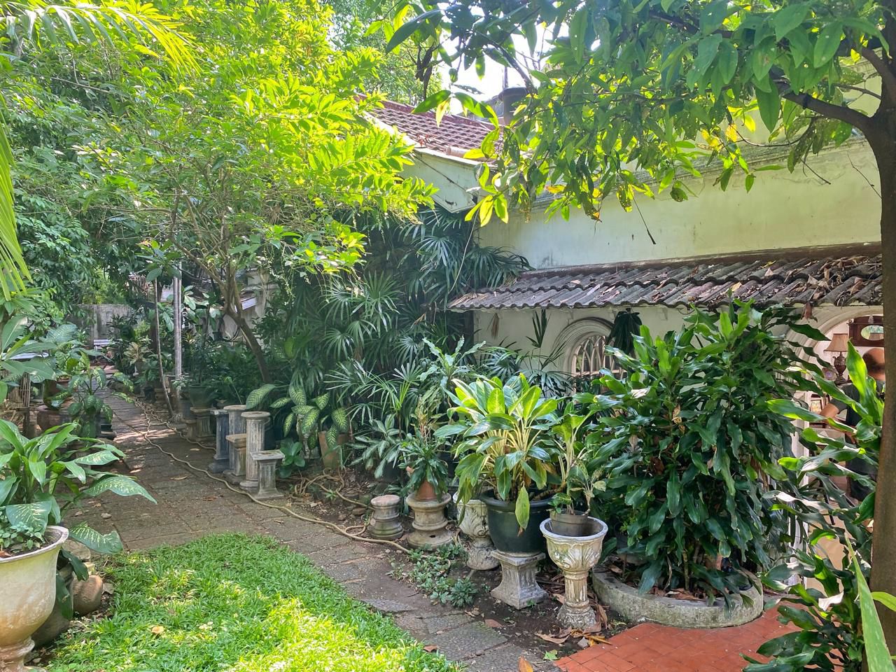 Rumah Dijual Di Tebet, 2 Lantai, Ada Kolam Renang