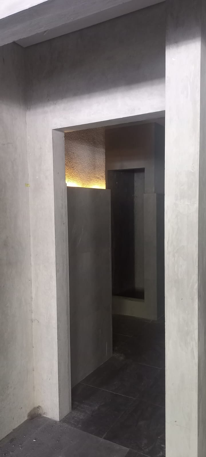 Dijual Rumah di Pejaten, 2 Lantai, Ada Kolam Renang