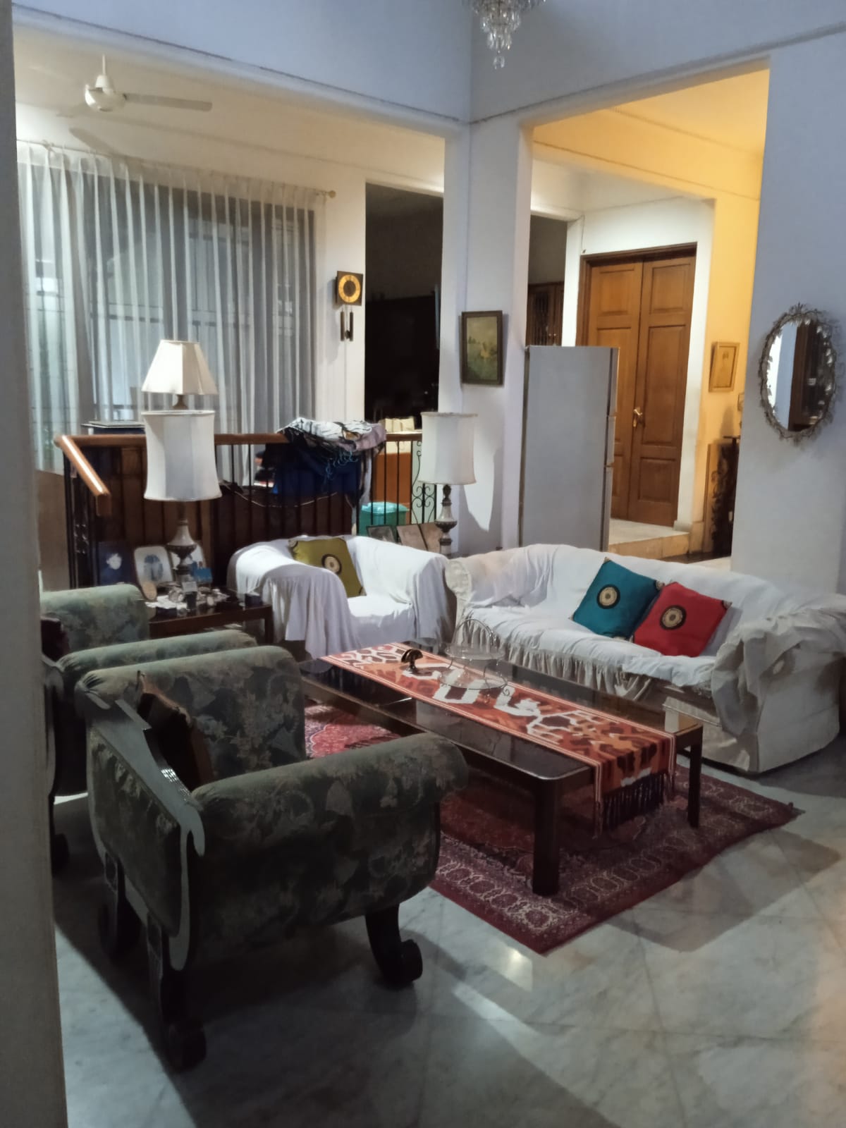 Dijual Rumah di Pejaten, 2 Lantai, Ada Kolam Renang