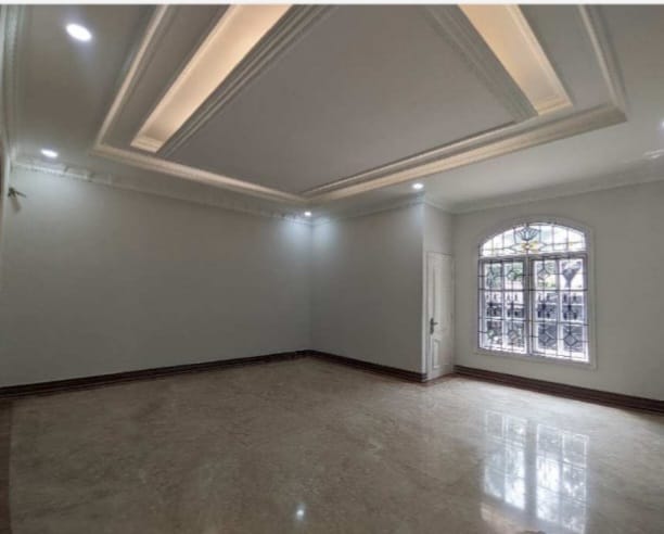 Rumah 2 Lantai di Menteng, Ada Basement