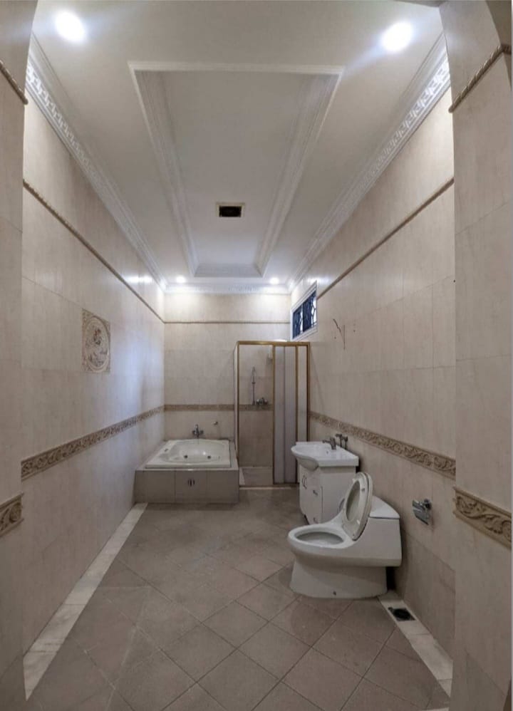 Rumah 2 Lantai di Menteng, Ada Basement