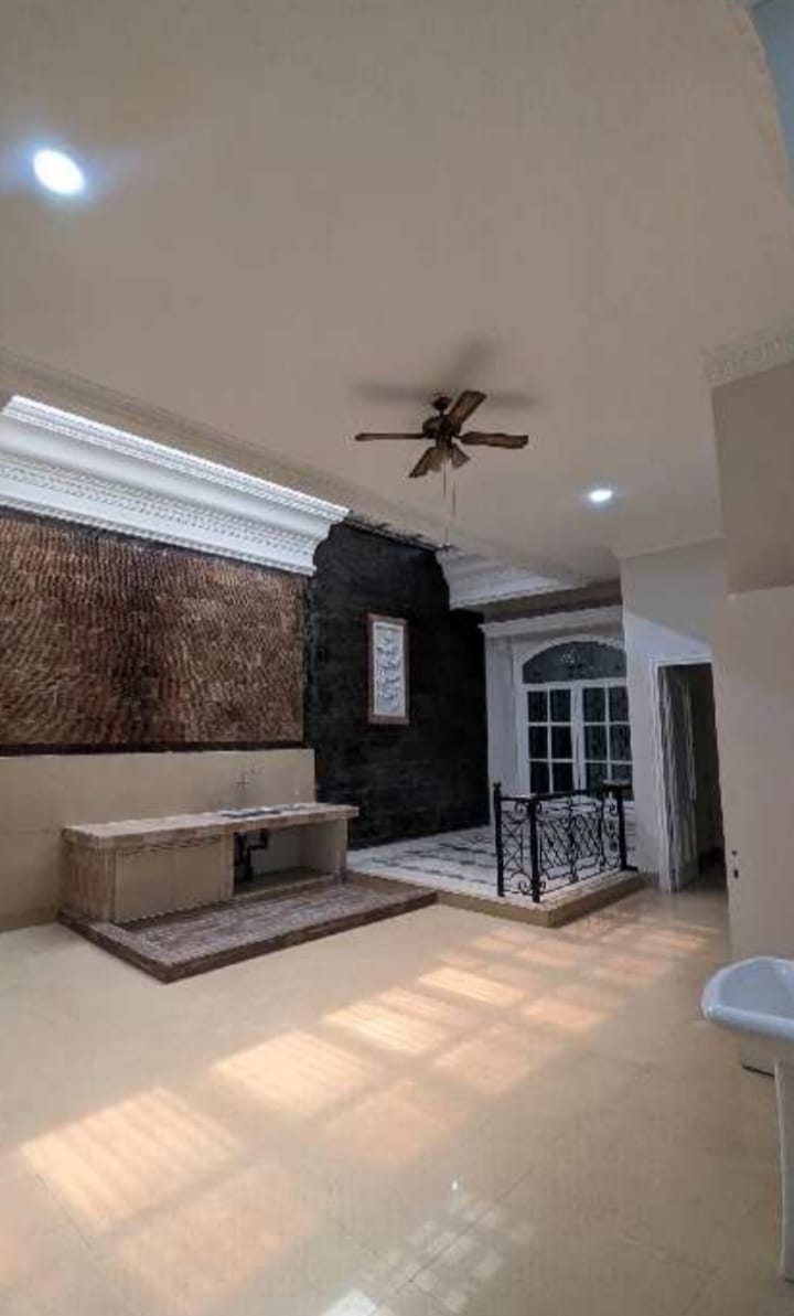 Rumah 2 Lantai di Menteng, Ada Basement