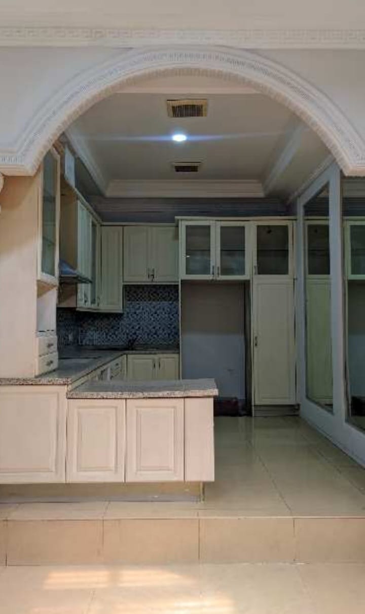 Rumah 2 Lantai di Menteng, Ada Basement