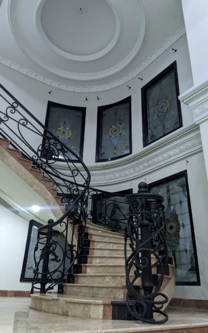 Rumah 2 Lantai di Menteng, Ada Basement