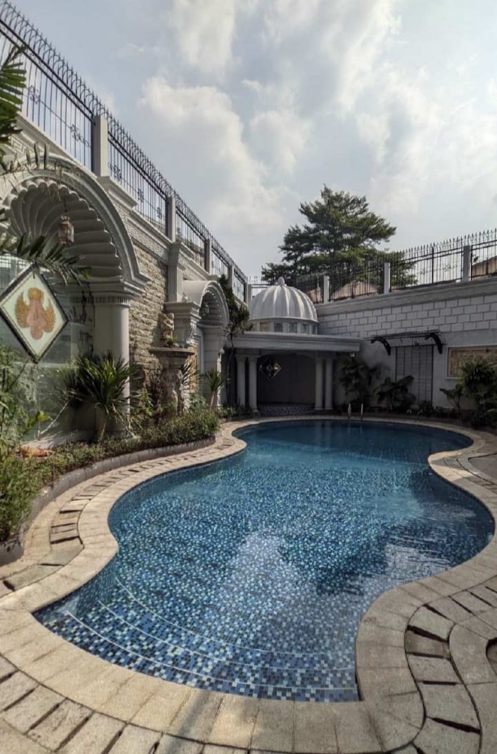 Rumah 2 Lantai di Menteng, Ada Basement