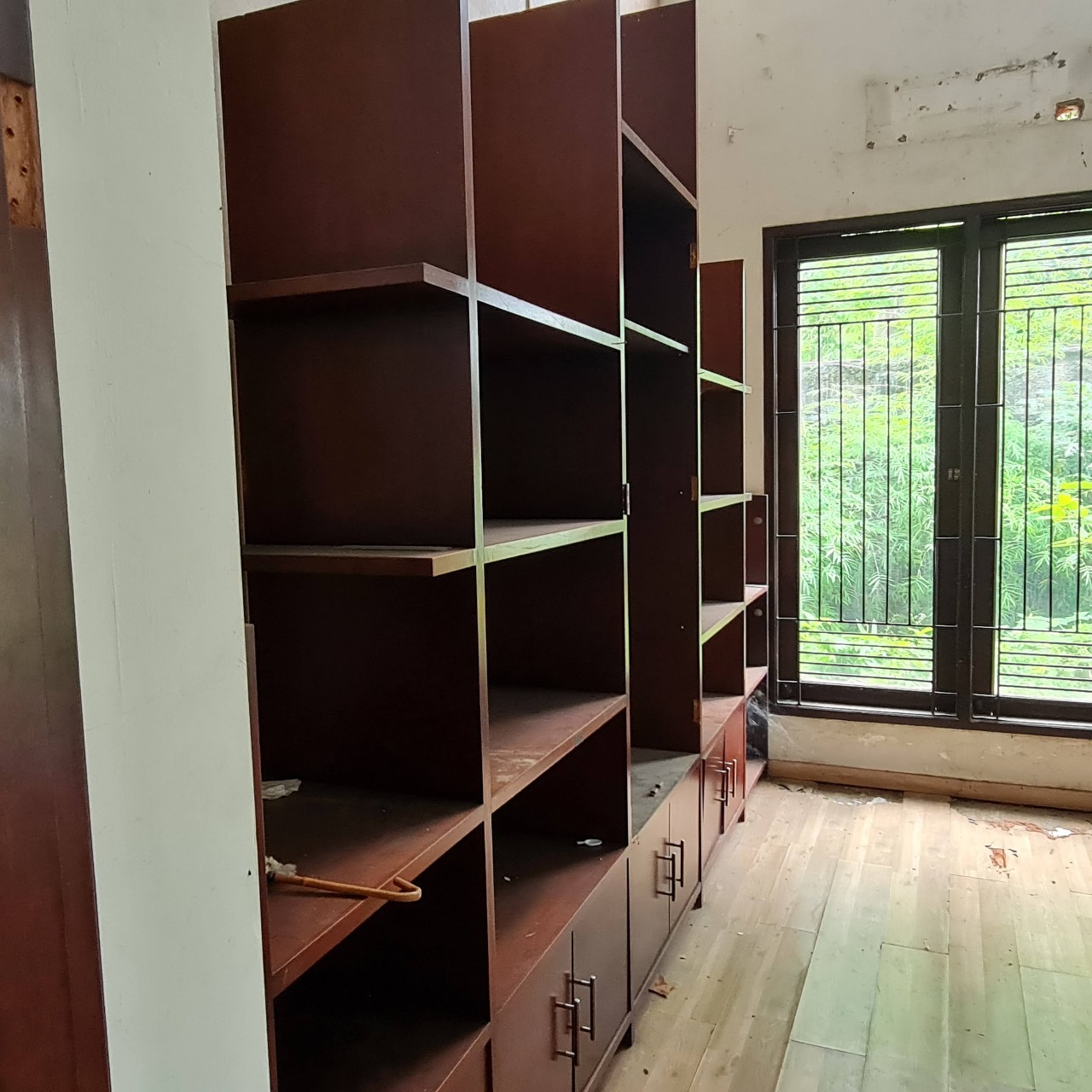 Rumah Dijual di Deplu, Taman Depan Belakang, High Ceiling