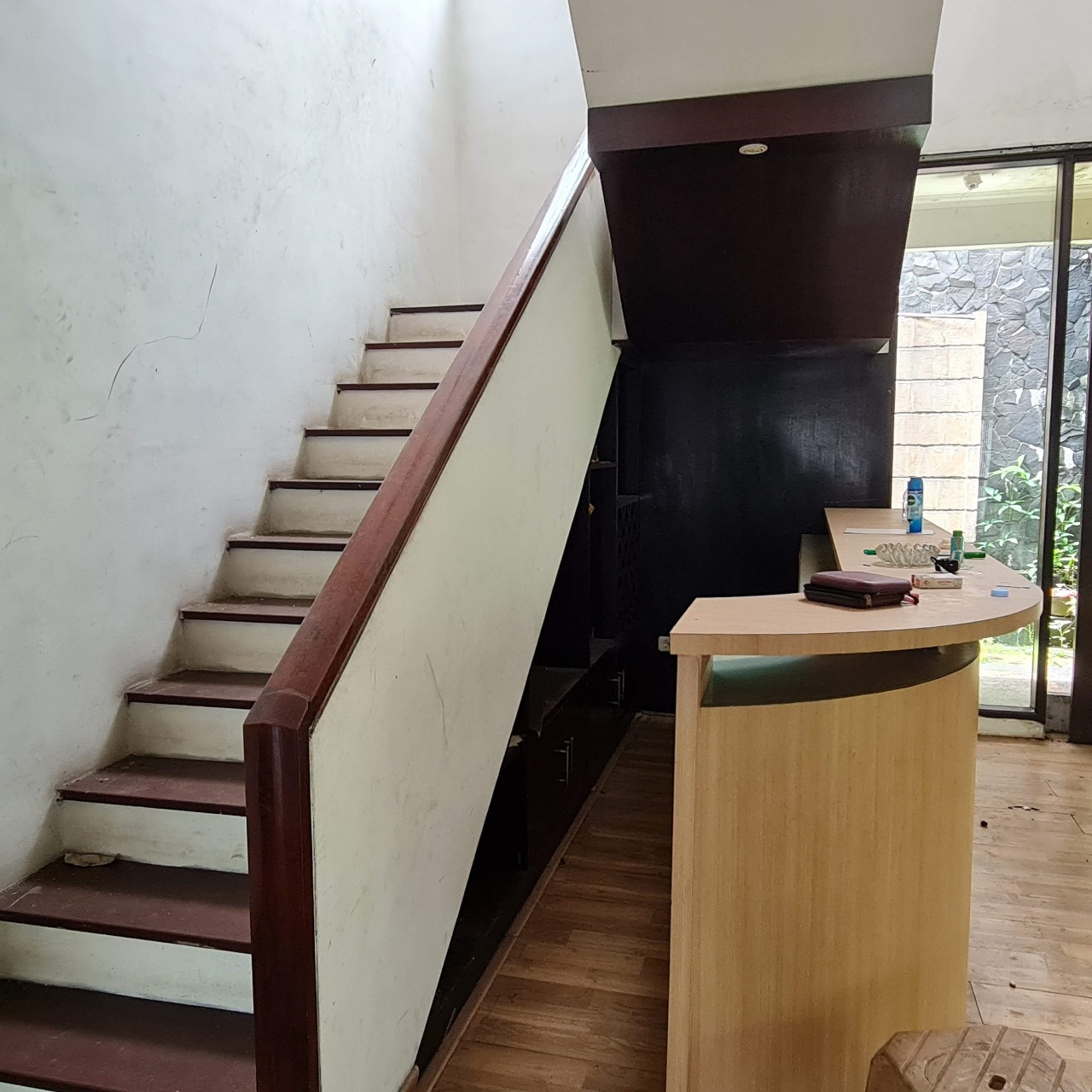 Rumah Dijual di Deplu, Taman Depan Belakang, High Ceiling