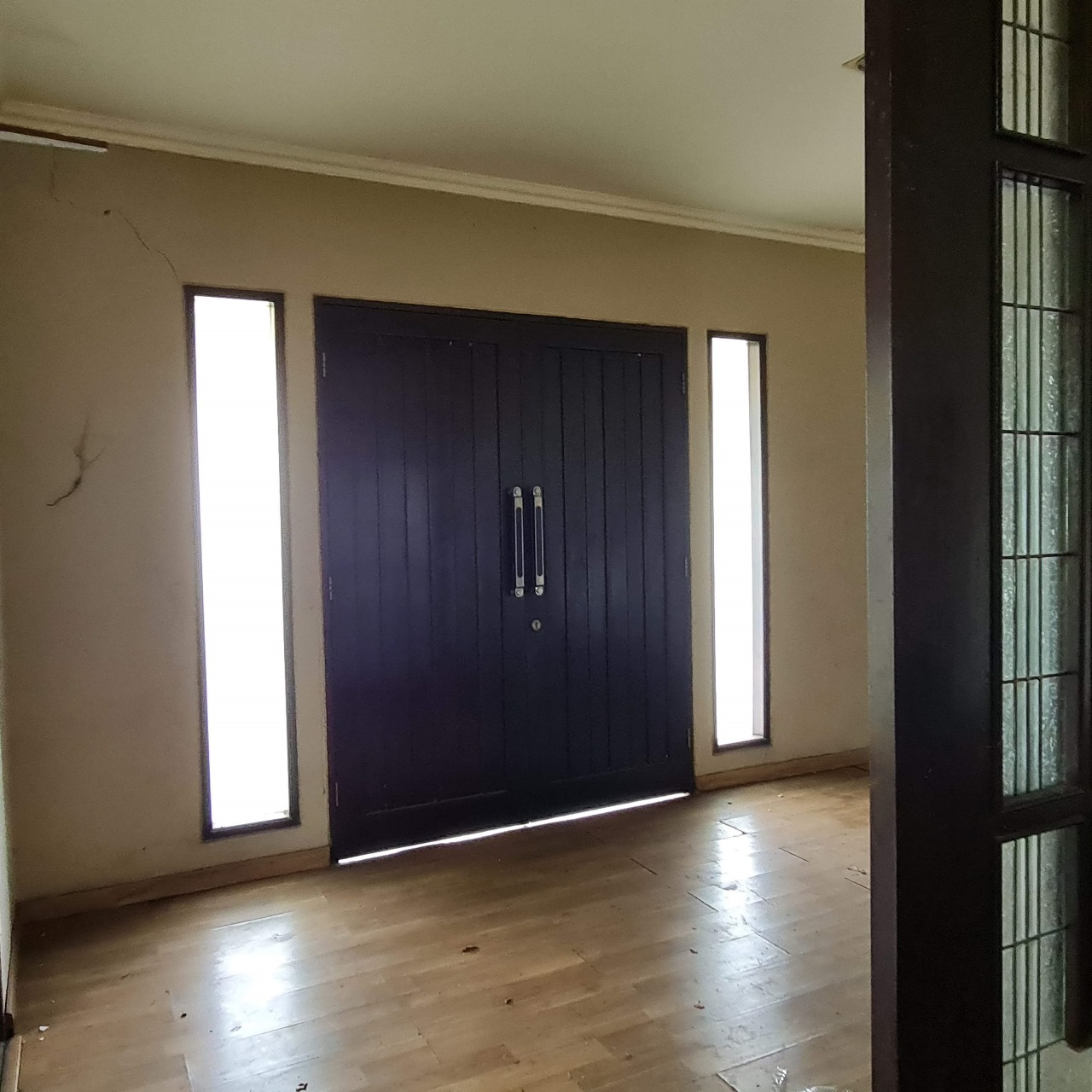 Rumah Dijual di Deplu, Taman Depan Belakang, High Ceiling