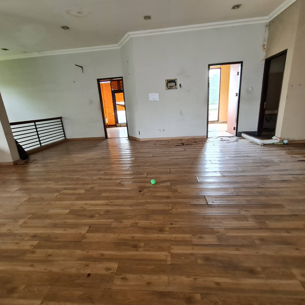 Rumah Dijual di Deplu, Taman Depan Belakang, High Ceiling
