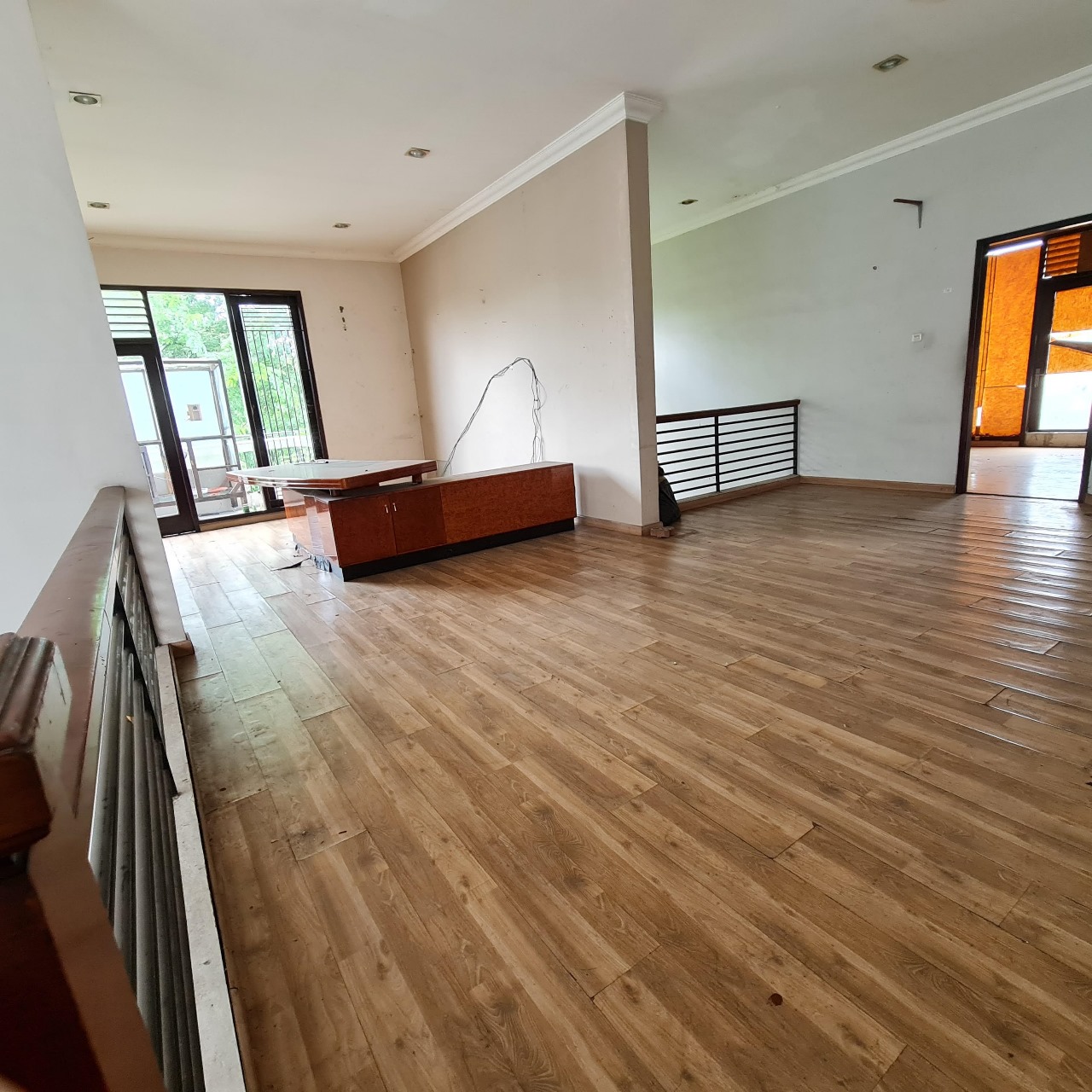 Rumah Dijual di Deplu, Taman Depan Belakang, High Ceiling