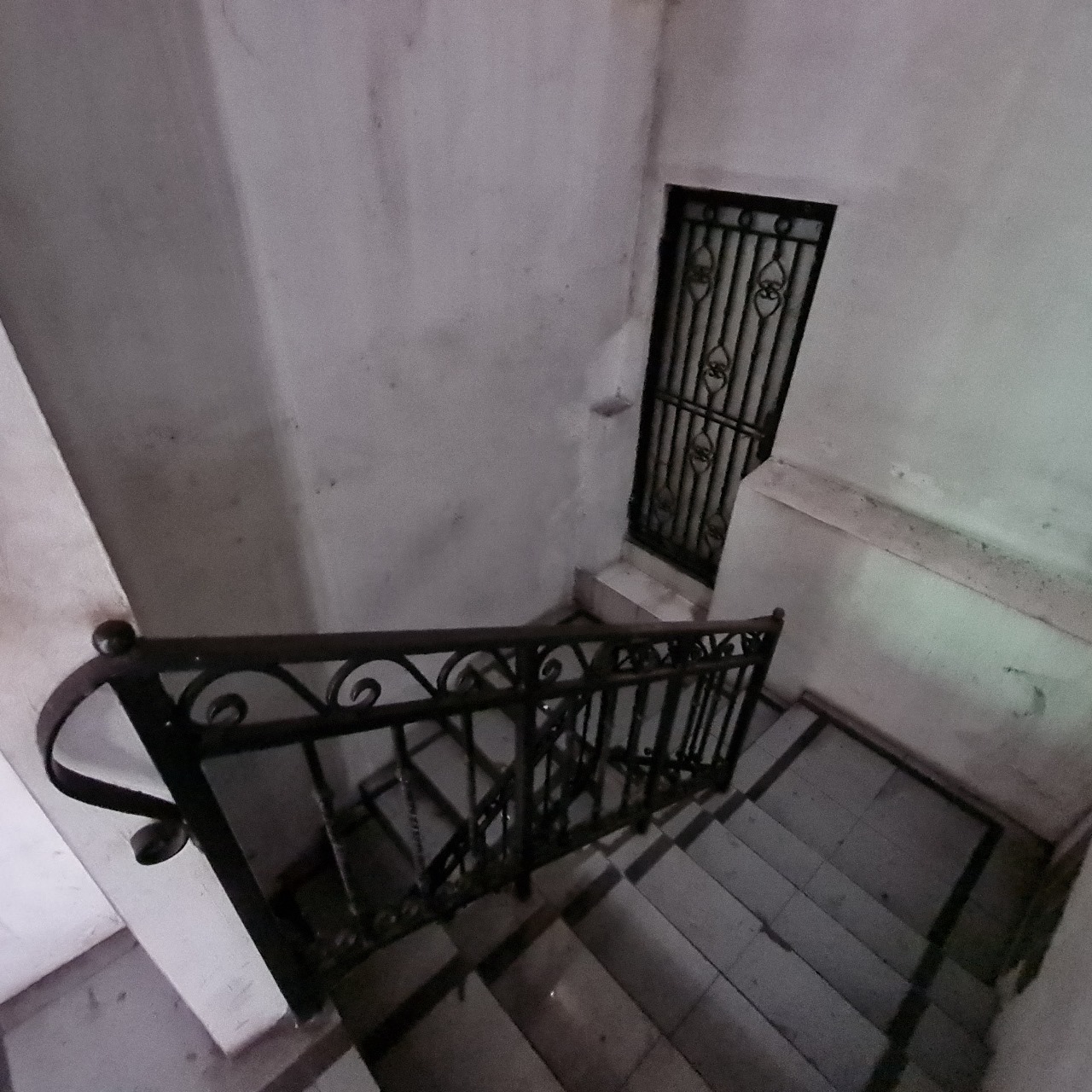 Rumah Dijual di Deplu, Taman Depan Belakang, High Ceiling