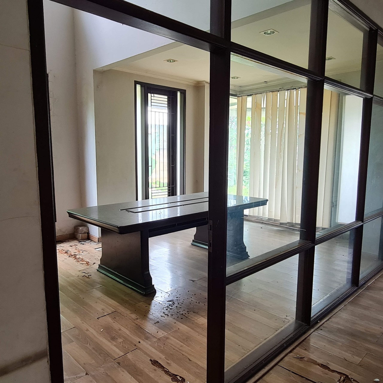 Rumah Dijual di Deplu, Taman Depan Belakang, High Ceiling