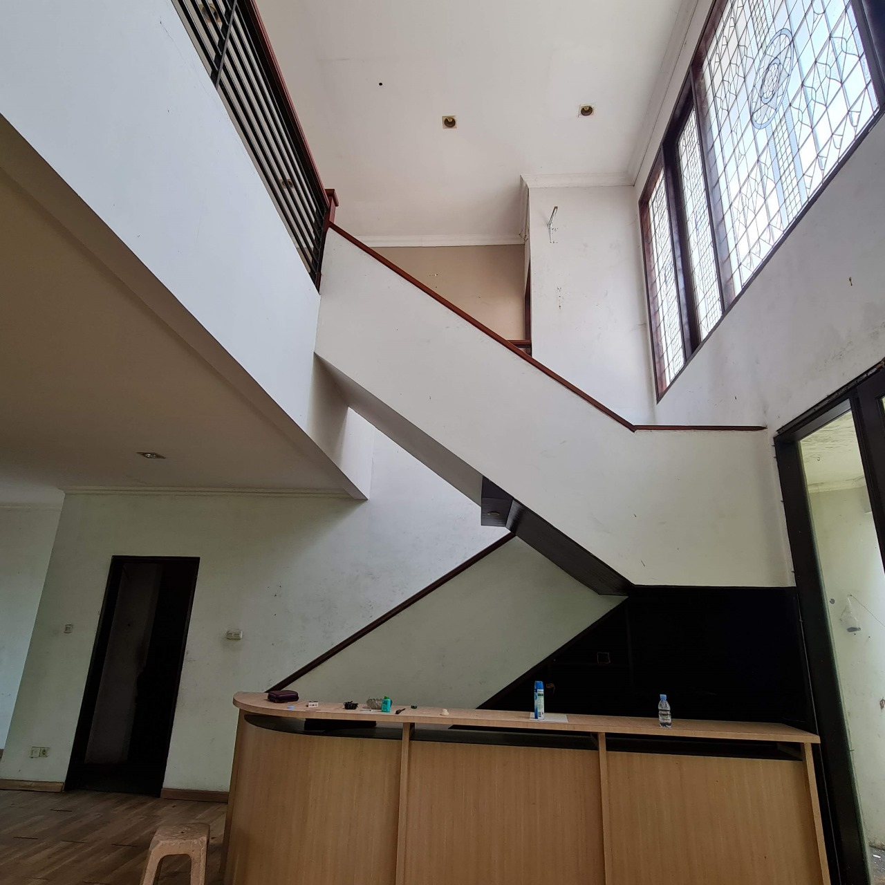 Rumah Dijual di Deplu, Taman Depan Belakang, High Ceiling