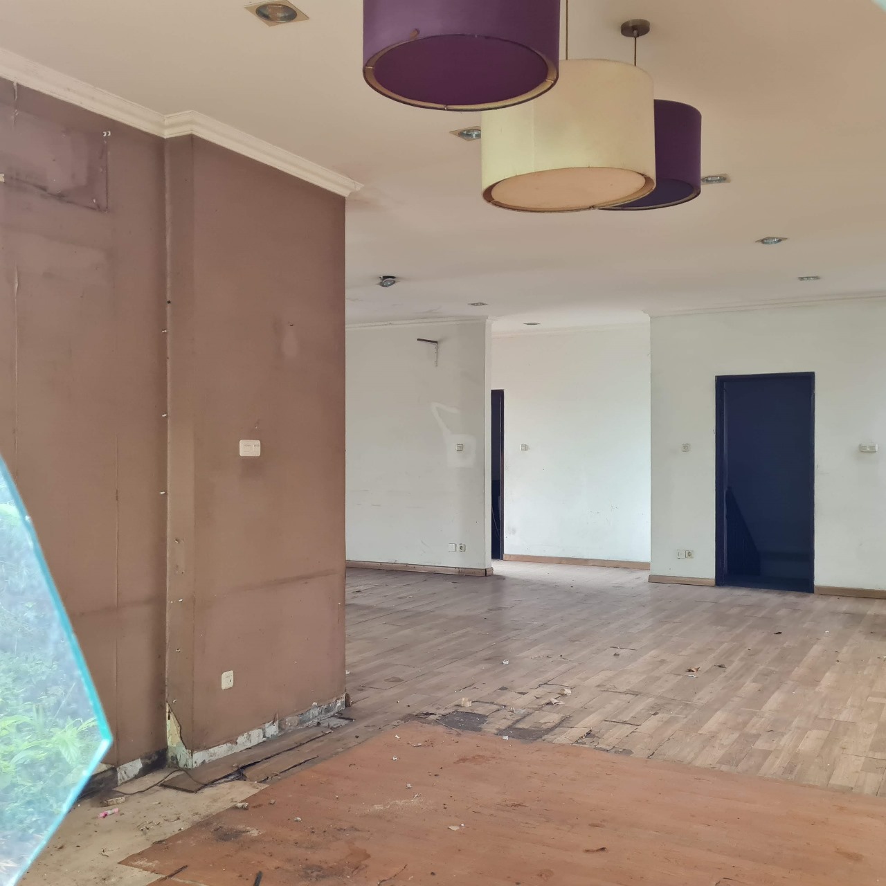 Rumah Dijual di Deplu, Taman Depan Belakang, High Ceiling