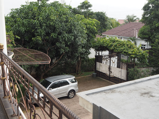 Dijual Rumah Mewah di Pondok Aren, Bintaro. Halaman Luas, Lingkungan Tenang