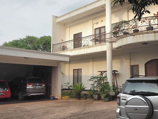 Dijual Rumah Mewah di Pondok Aren, Bintaro. Halaman Luas, Lingkungan Tenang
