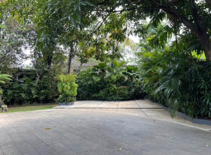 Rumah Dijual di Bintaro Sektor 5, Mewah, Luas