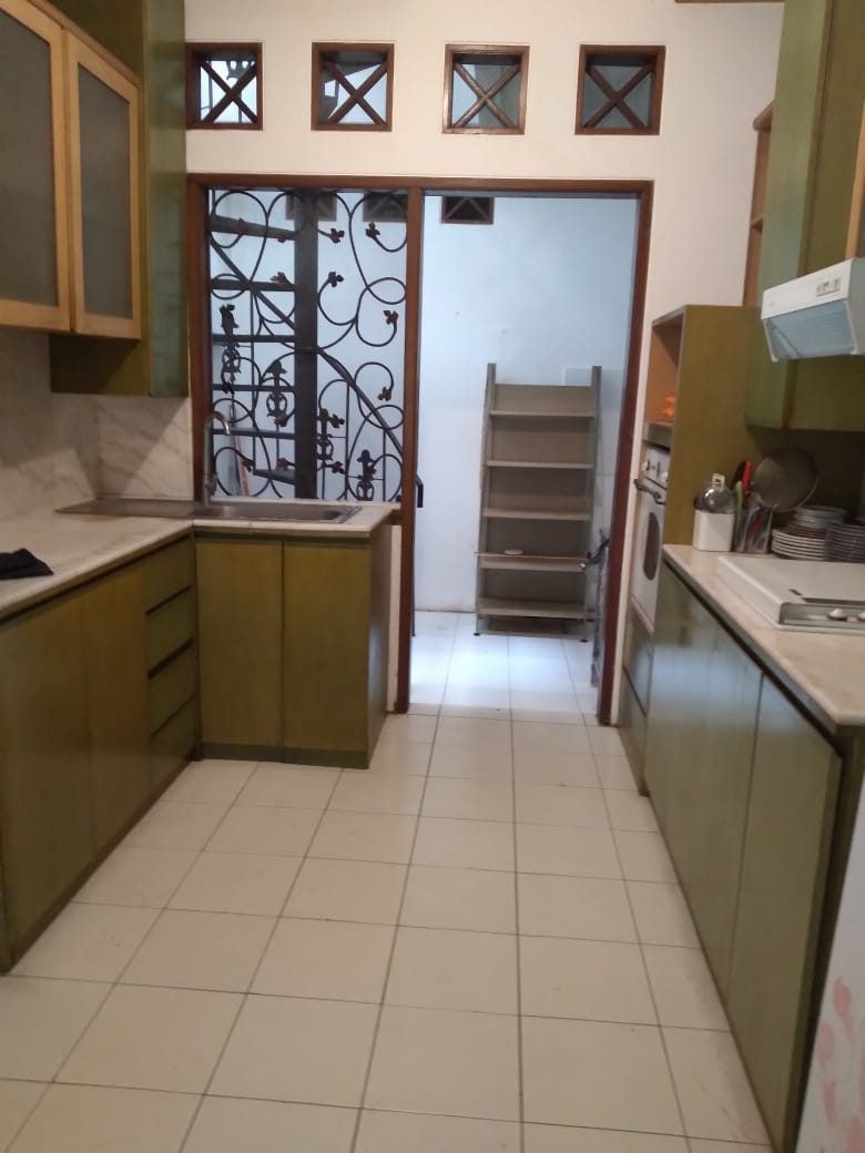 Dijual Rumah 2 Lantai Di Dalam Komplek Cirendeu, Posisi Huk