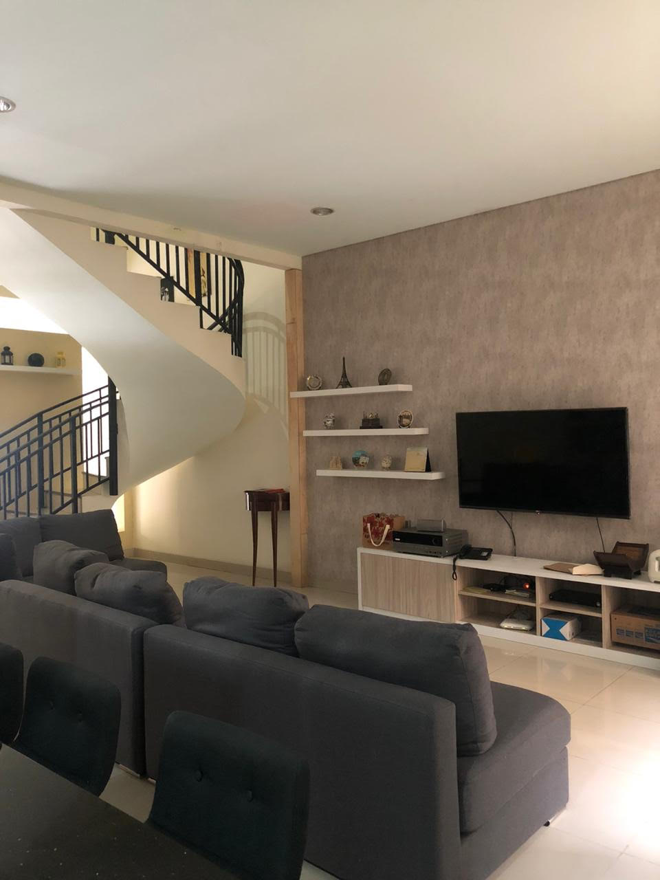 Rumah di Pondok Indah. Dekat PIM dan Akses mudah ke Jalan Ciputat Raya