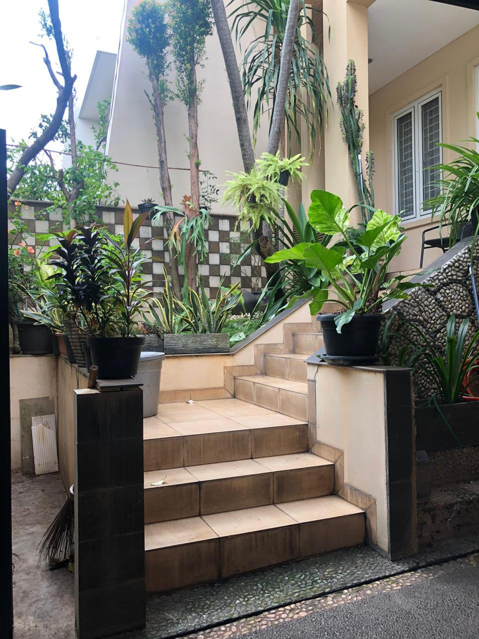 Rumah di Pondok Indah. Dekat PIM dan Akses mudah ke Jalan Ciputat Raya