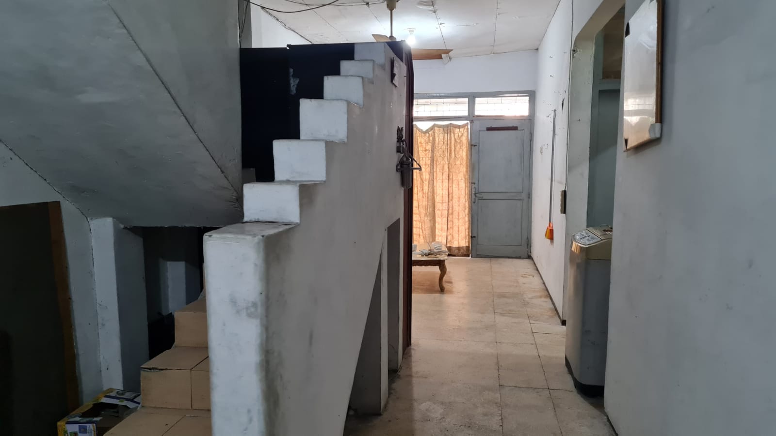 Rumah Lama 2 Lantai, Huk, di Pondok Indah, Samping Taman!