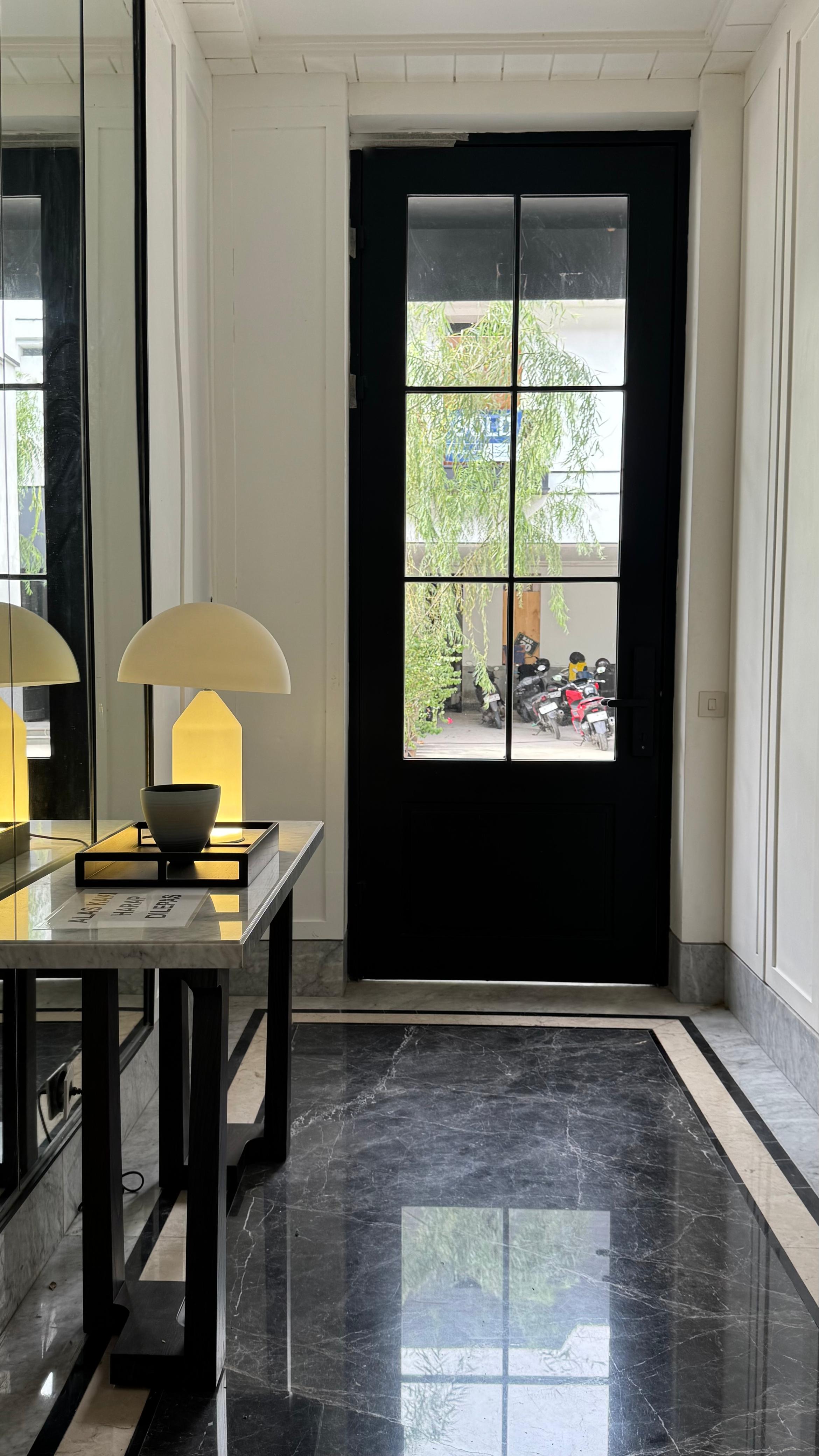 Rumah Mewah 3 Lantai Ada Roof Top, Dalam Komplek Ekslusif di Pondok Indah Dekat Pim