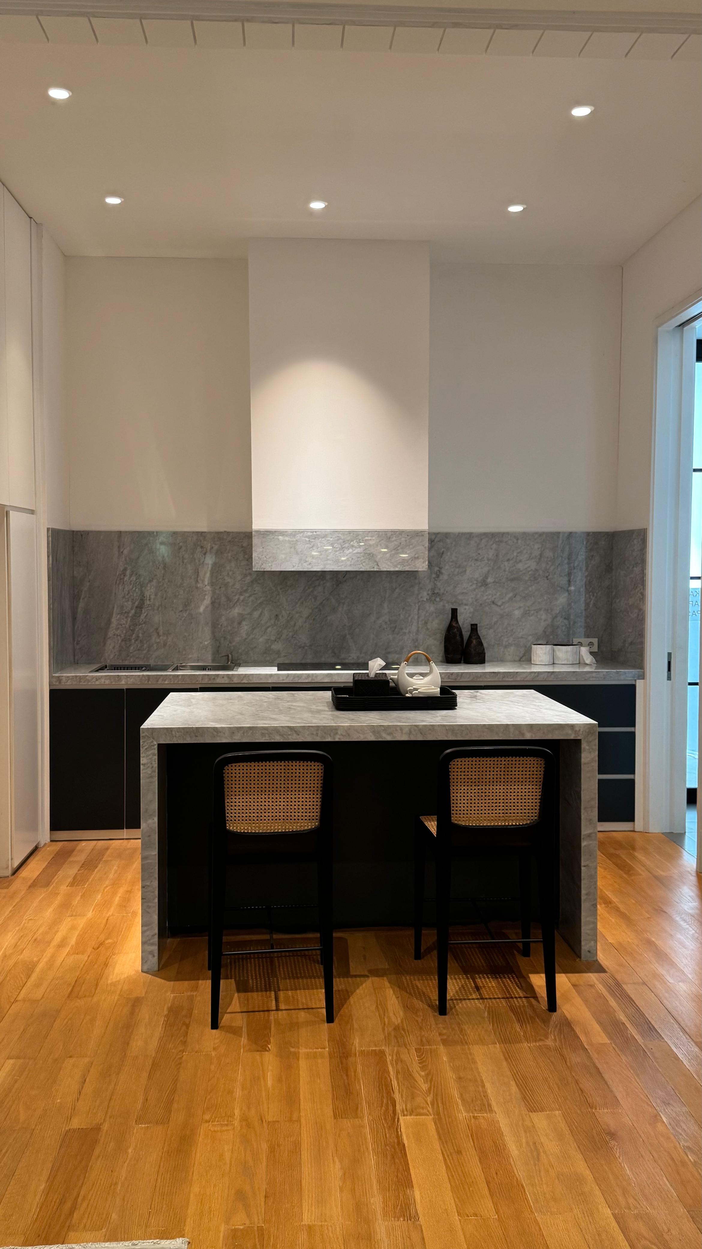 Rumah Mewah 3 Lantai Ada Roof Top, Dalam Komplek Ekslusif di Pondok Indah Dekat Pim