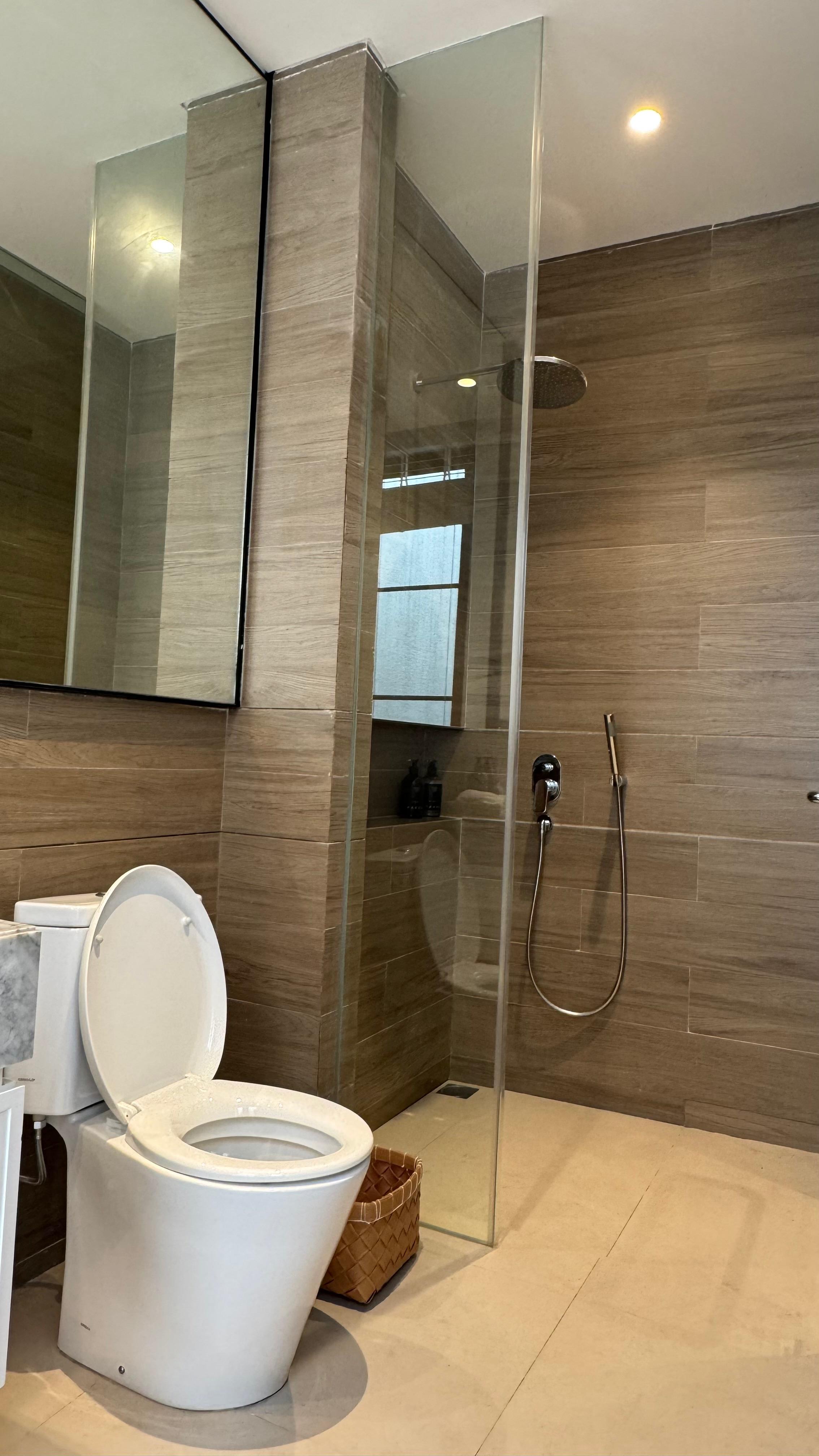 Rumah Mewah 3 Lantai Ada Roof Top, Dalam Komplek Ekslusif di Pondok Indah Dekat Pim