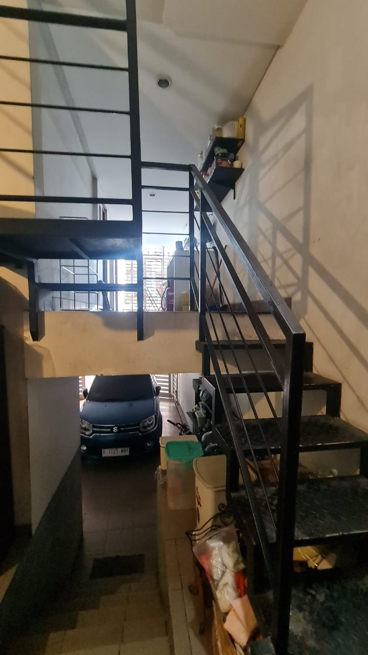 Rumah Dijual di Area Pondok Indah 2 Lantai