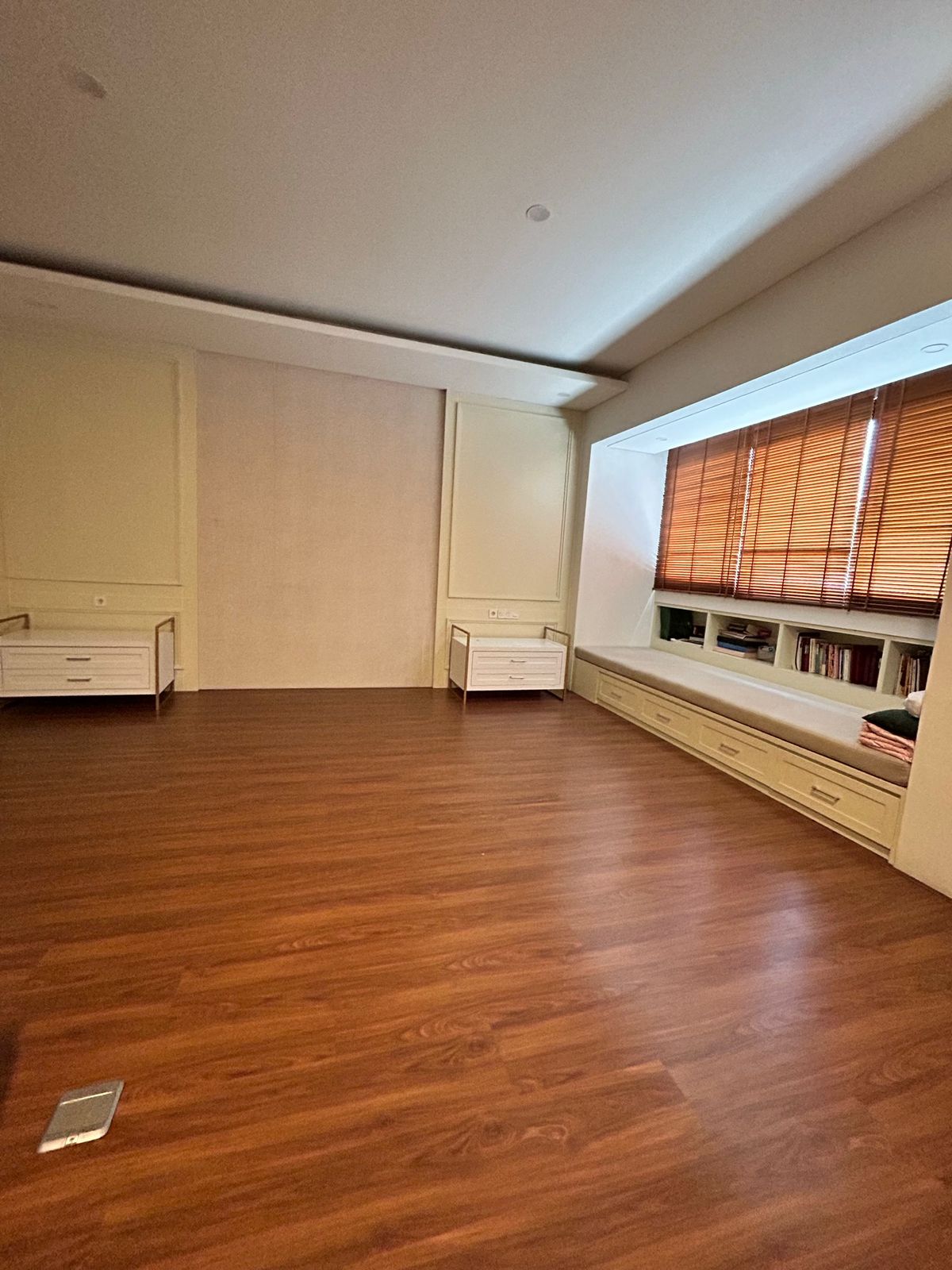 Rumah Mewah Pondok Indah Tersewa - Roi Jelas, Desain Estetik, Ada Solar Panel