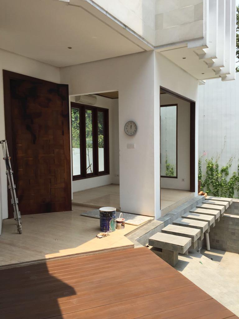 Rumah Brand New, Mewah, Depan Taman, Lokasi Tenang, Ada Pool