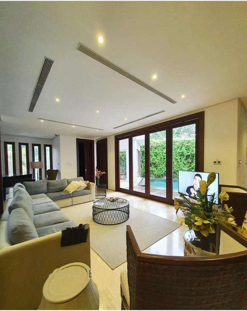 Rumah Brand New, Mewah, Depan Taman, Lokasi Tenang, Ada Pool