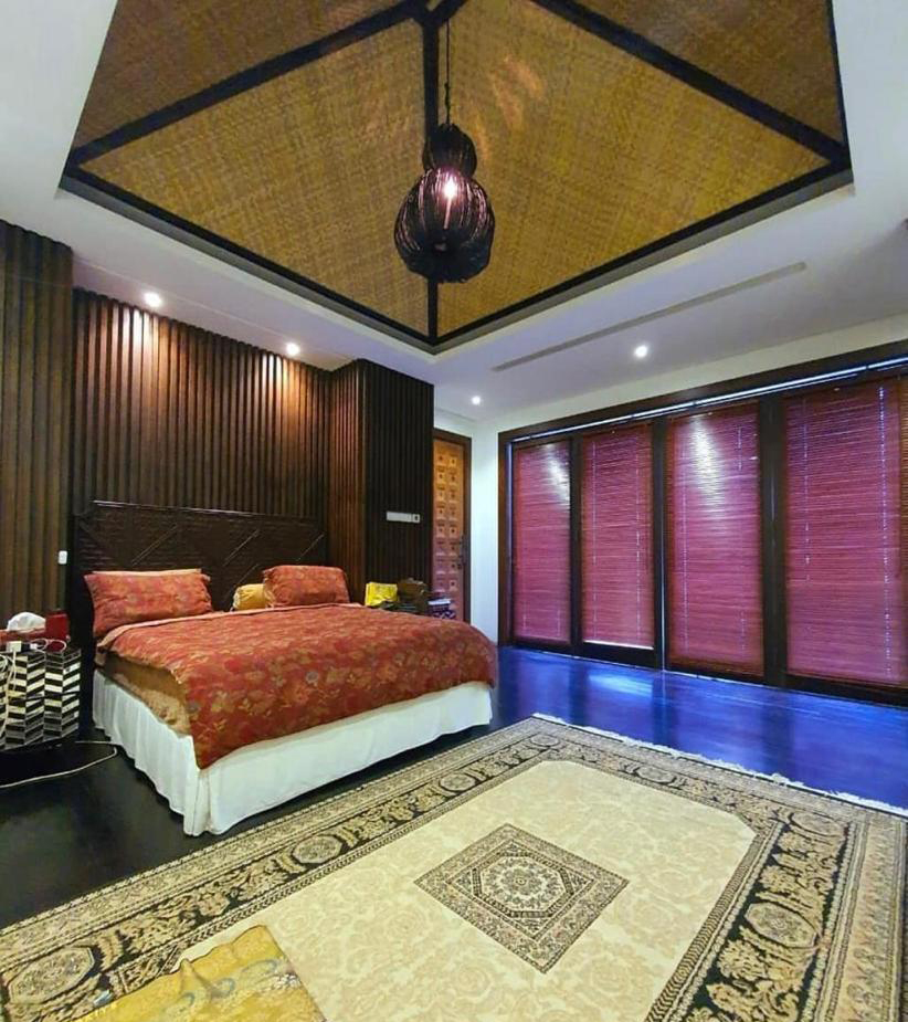 Rumah Brand New, Mewah, Depan Taman, Lokasi Tenang, Ada Pool