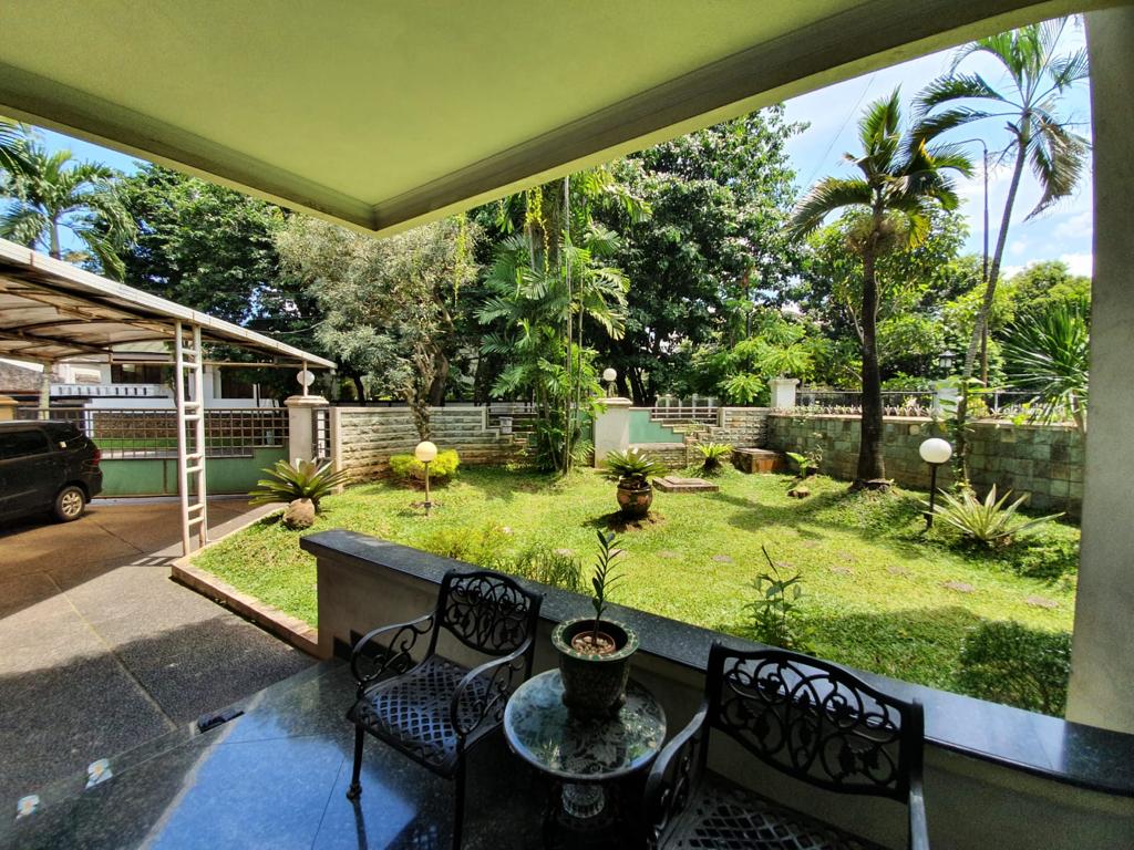Rumah di Pondok Indah Jakarta Selatan. Halaman Luas