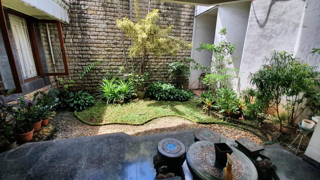 Rumah di Pondok Indah Jakarta Selatan. Halaman Luas