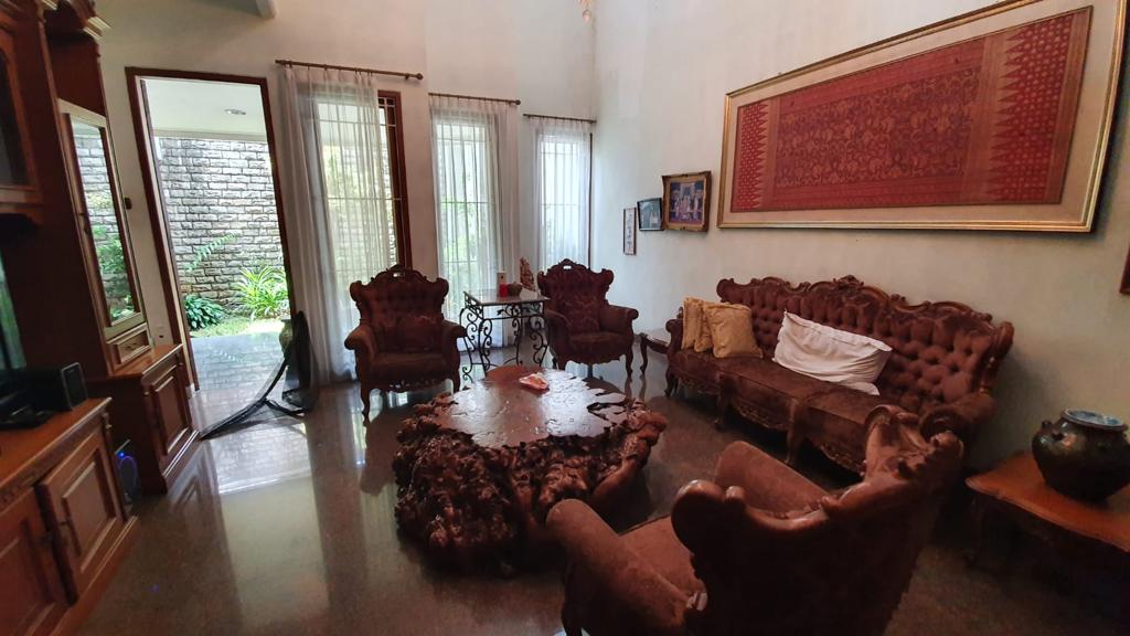 Rumah di Pondok Indah Jakarta Selatan. Halaman Luas