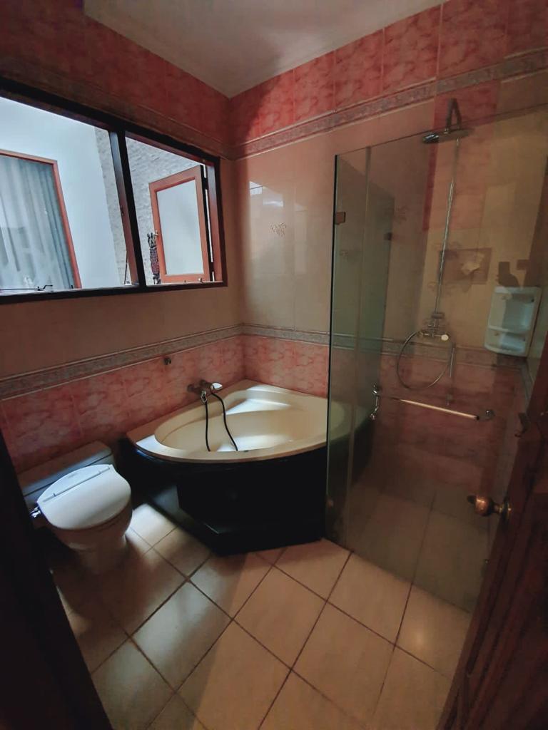 Rumah di Pondok Indah Jakarta Selatan. Halaman Luas