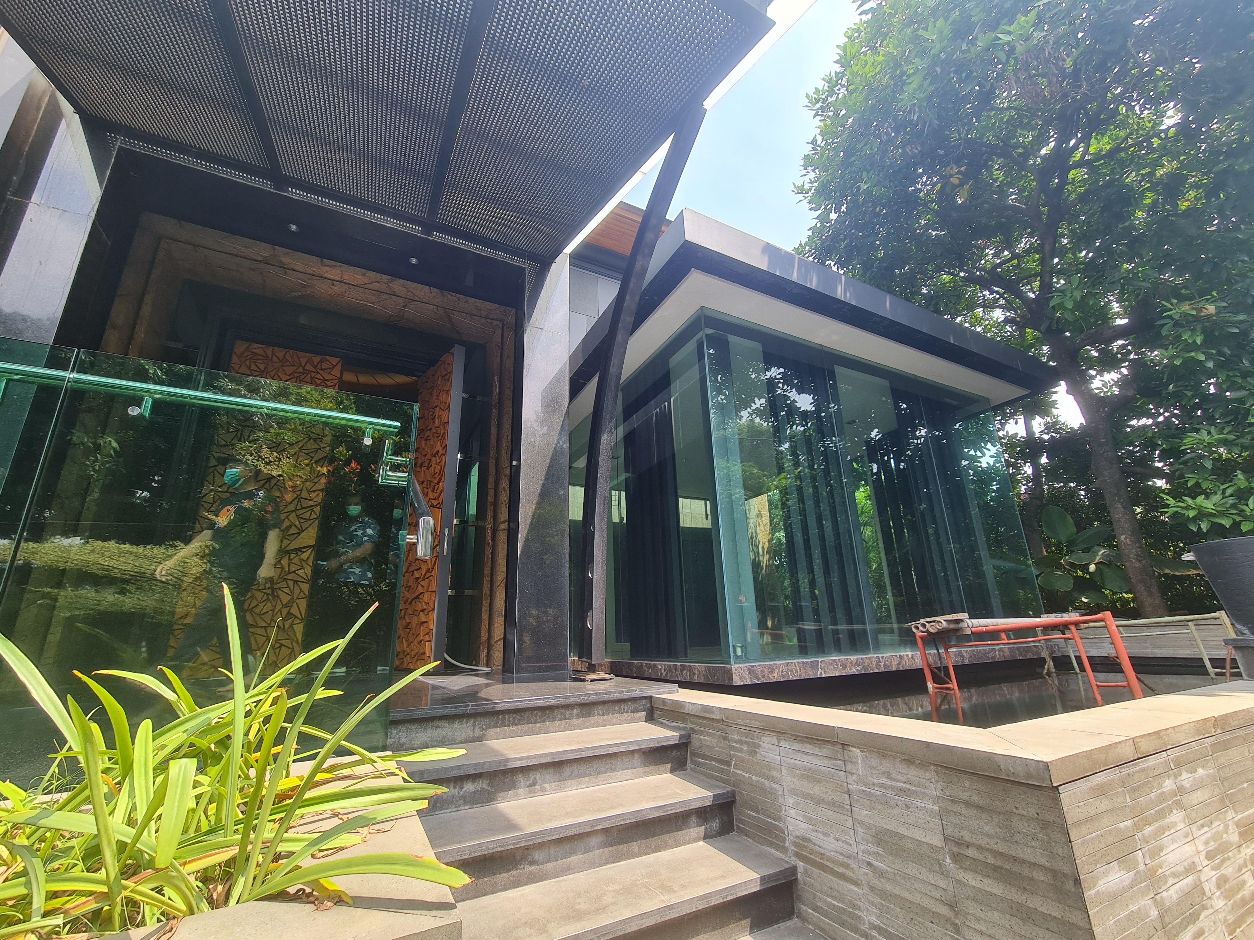 Rumah Mewah dan Lux Depan Taman, Dekat Pondok Indah Mall