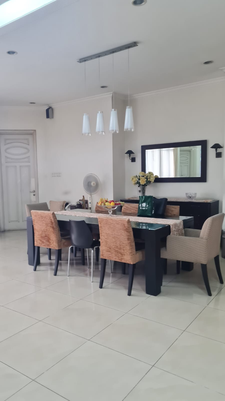 Rumah Mewah Depan Taman area Metro Alam dan Alam Asri, Langka. Ada Kolam Renang