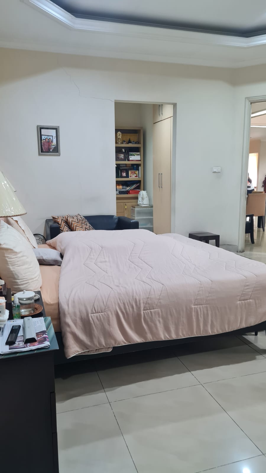 Rumah Mewah Depan Taman area Metro Alam dan Alam Asri, Langka. Ada Kolam Renang