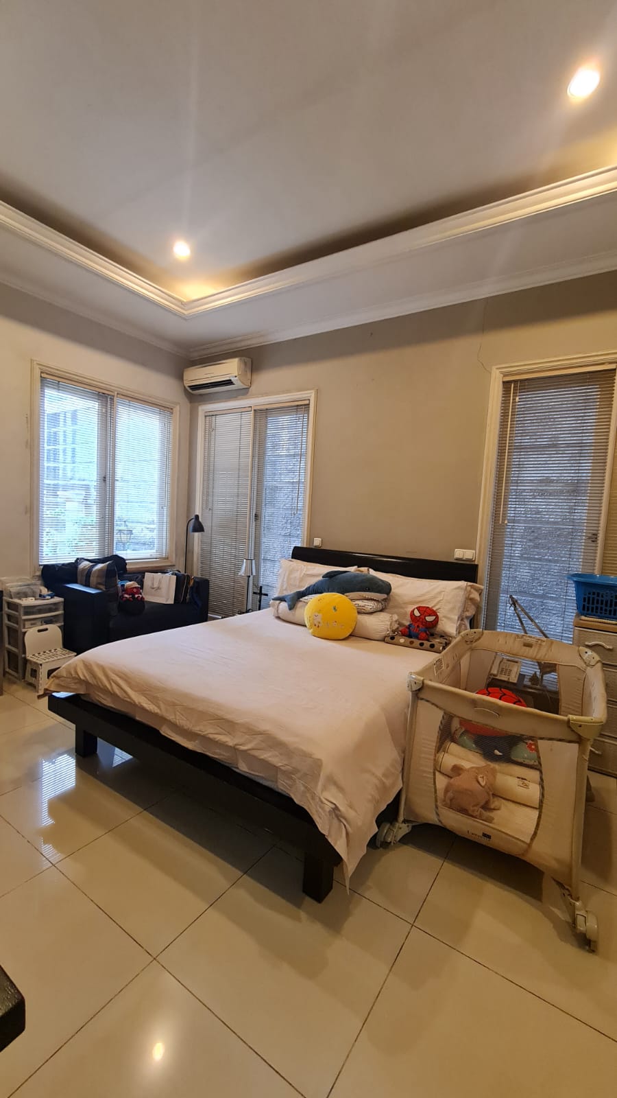 Rumah Mewah Depan Taman area Metro Alam dan Alam Asri, Langka. Ada Kolam Renang